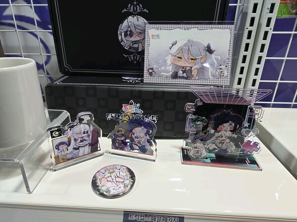 트릭컬 리바이브 2.5주년 더 현대 콜라보 팝업 스토어 굿즈 구합니다!! 이미지