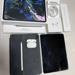 아이패드 프로1세대 11인치 256기가 셀룰러 외 부가기기 팝니다. 이미지