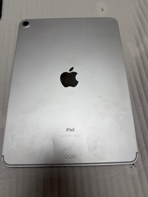 아이패드 프로1세대 11인치 256기가 셀룰러 외 부가기기 팝니다. 이미지