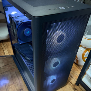 9800x3d , 32gb , 2tb ssd, 5060ti 5070ti 9070xt 이미지