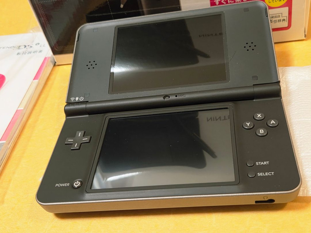 할인가능) 신품급 dsi ll dsill 블랙컬러 고급색상 소장용박스셋 게임보이 레트로랜드 이미지