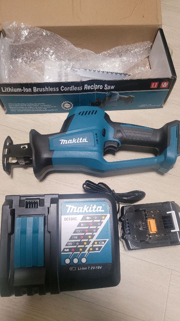 마끼다 전기왕복톱 컷소 18V 팝니다. 이미지