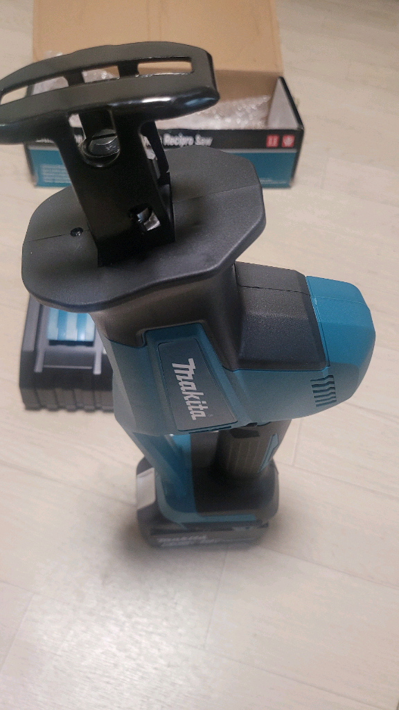 마끼다 전기왕복톱 컷소 18V 팝니다. 이미지