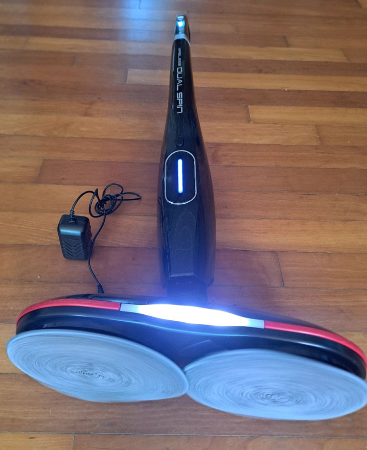 무선 휴스톰 회전물걸레 청소기 이미지