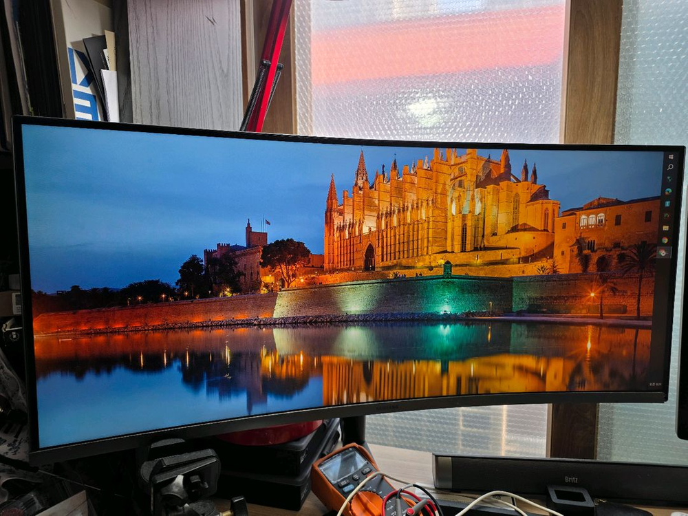 삼성 울트라 와이드 커브드 모니터 팝니다. 이미지