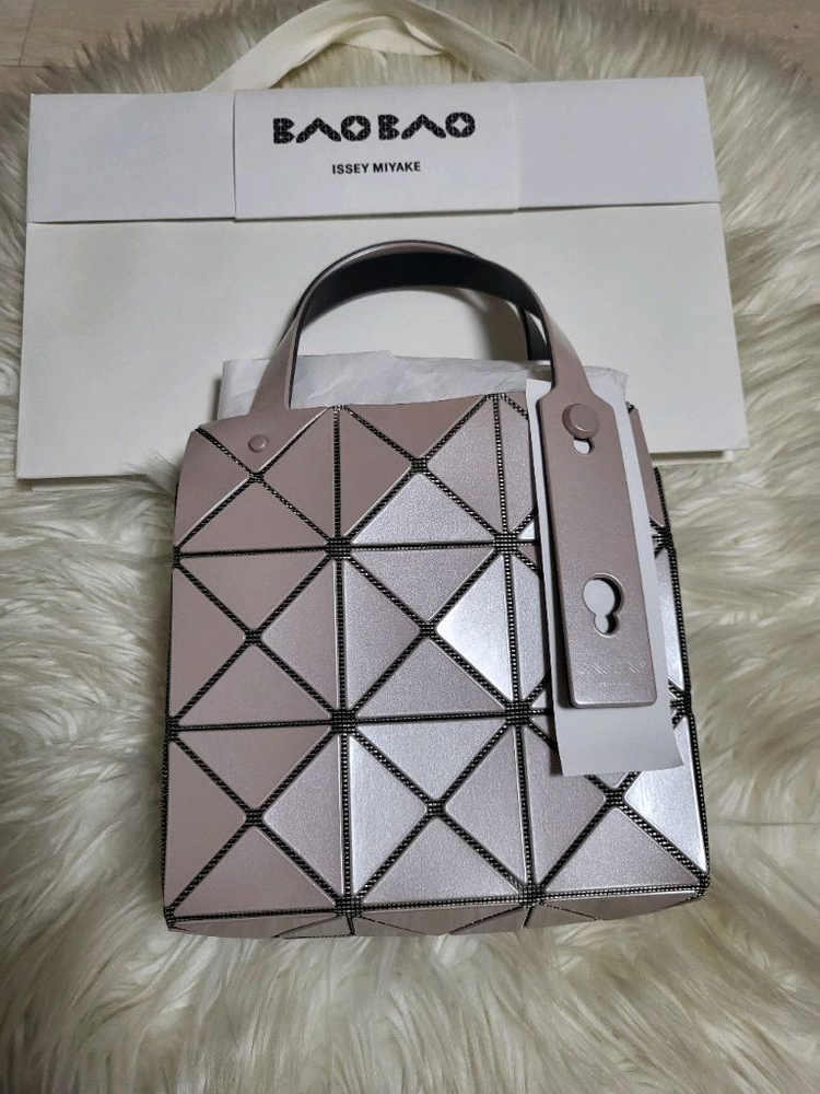 이세이미야케 바오바오 캐럿 백 미니 화이트 베이지 이미지