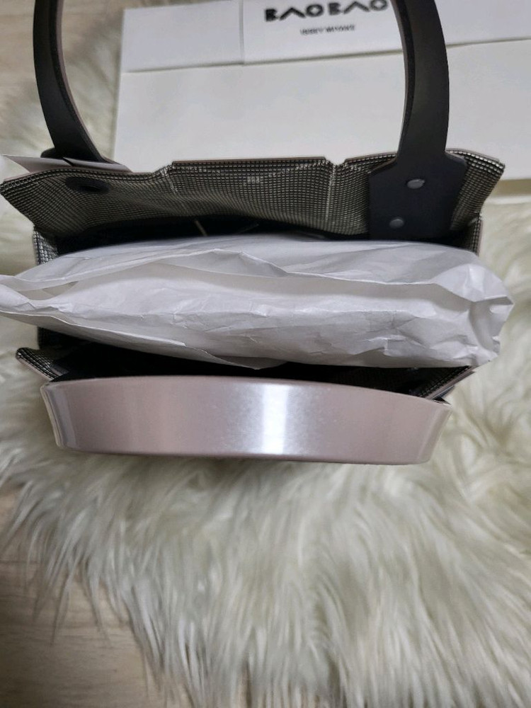 이세이미야케 바오바오 캐럿 백 미니 화이트 베이지 이미지