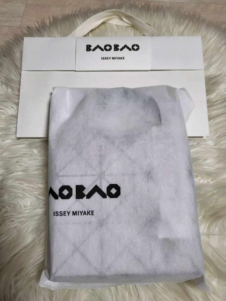 이세이미야케 바오바오 캐럿 백 미니 화이트 베이지 이미지