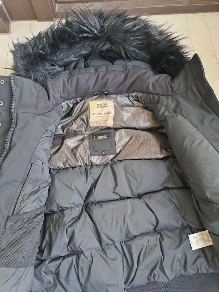 내셔널지오그래픽 유틸리티 숏패딩 블랙 색상 이미지