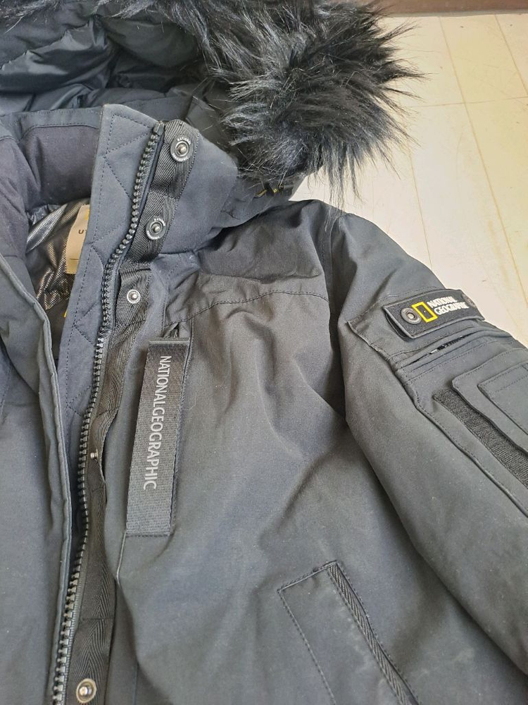 내셔널지오그래픽 유틸리티 숏패딩 블랙 색상 이미지