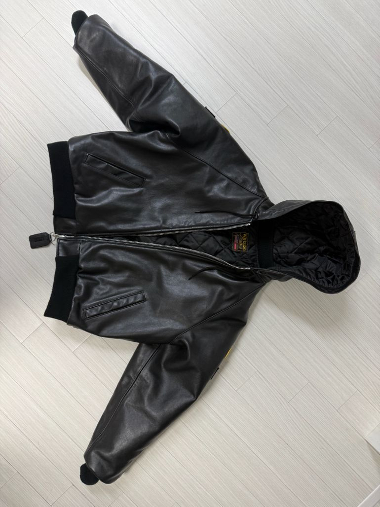 레더 바시티 자켓 이미지