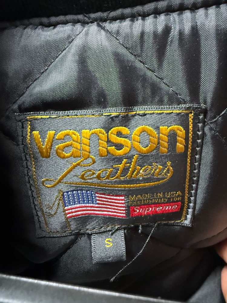 레더 바시티 자켓 이미지