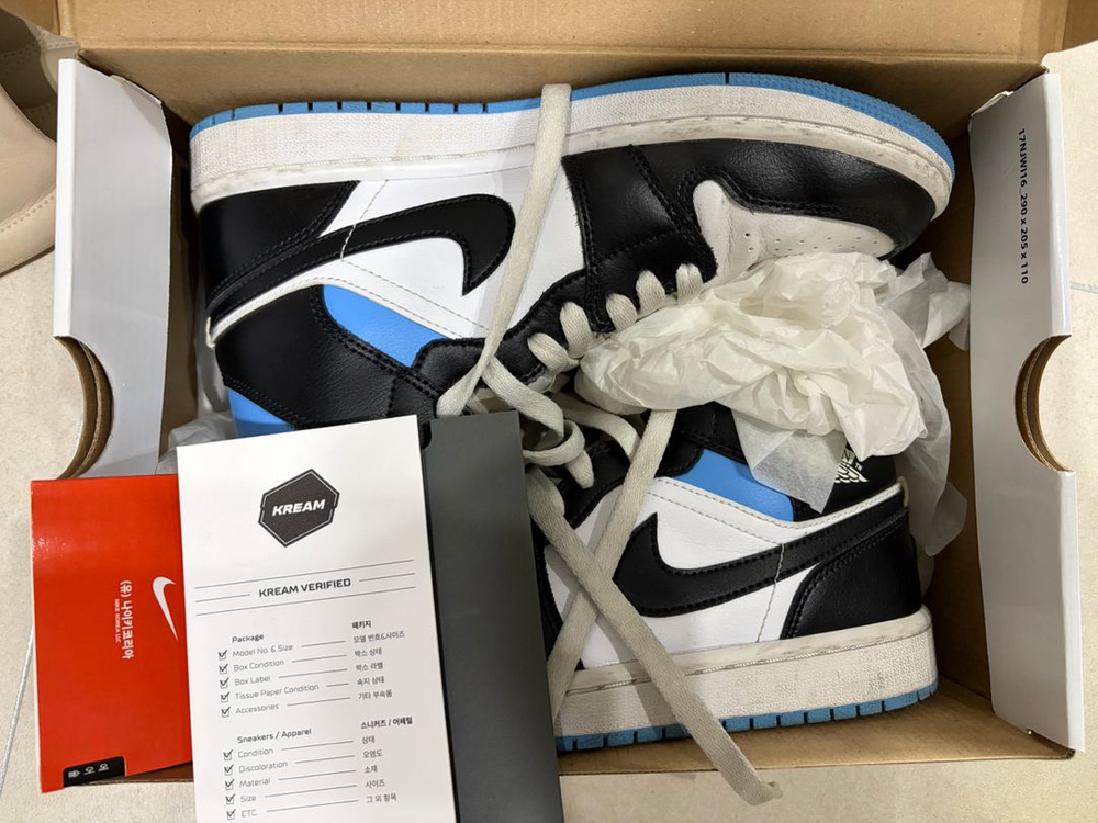 나이키 조던 1 미드 유니버시티 블루 (우먼즈 245) 이미지