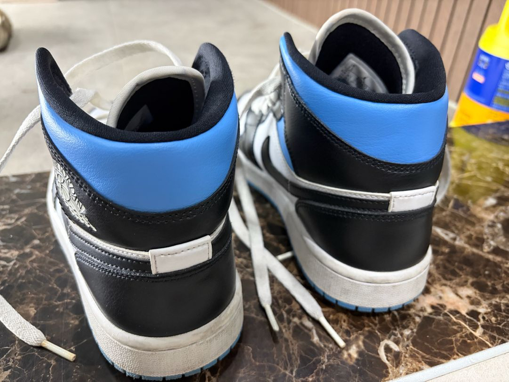 나이키 조던 1 미드 유니버시티 블루 (우먼즈 245) 이미지