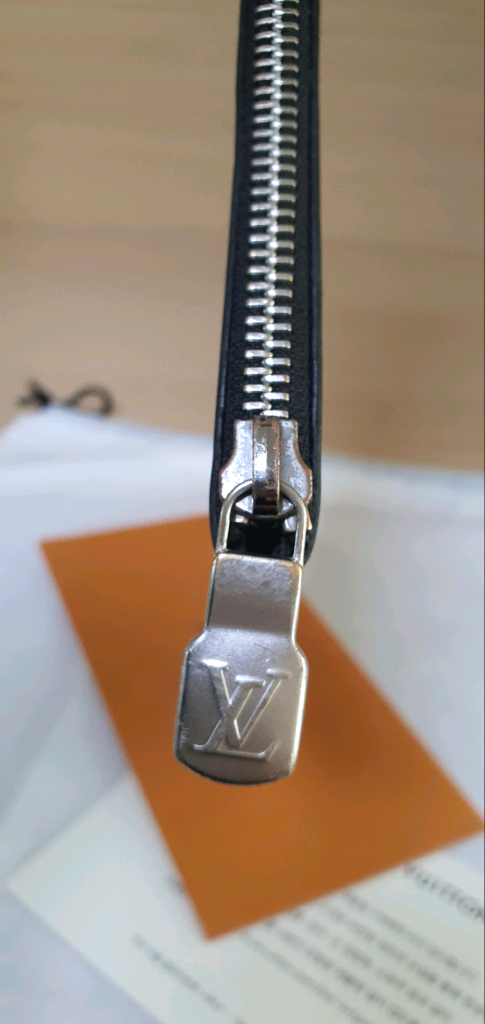 루이비통 다미에 클러치백 정품A급(감정O)구찌프라다루이비통디올고야드샤넬셀린느보테가생로랑발렌시아가버버리가방 이미지