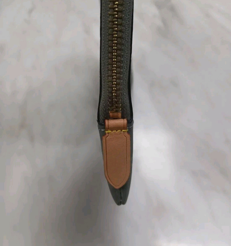 [새상품급 남여공용] 루이비통 티타늄 모노그램 클러치백 (샤넬 구찌 펜디 프라다 에르메스 디올) 이미지