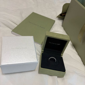 반클리프앤아펠 뻬를리 비즈링 미디엄 화이트골드 이미지