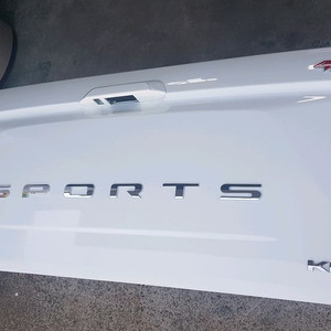 렉스턴스포츠 칸 쿨맨 적재함 트렁크도어 뒷도어 뒷문짝 24년식 순정 팝니다 이미지