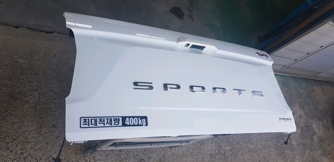 렉스턴스포츠 칸 쿨맨 적재함 트렁크도어 뒷도어 뒷문짝 24년식 순정 팝니다 이미지