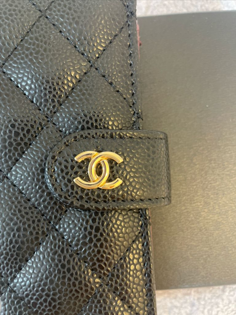 샤넬로고 여권지갑 이미지