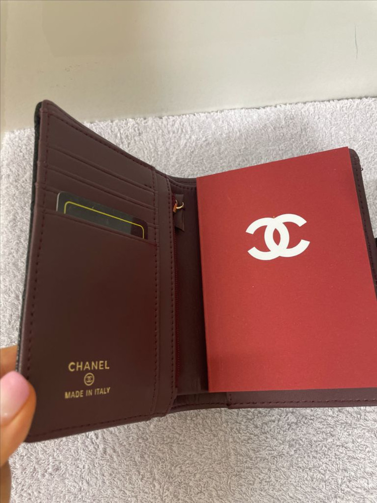 샤넬로고 여권지갑 이미지