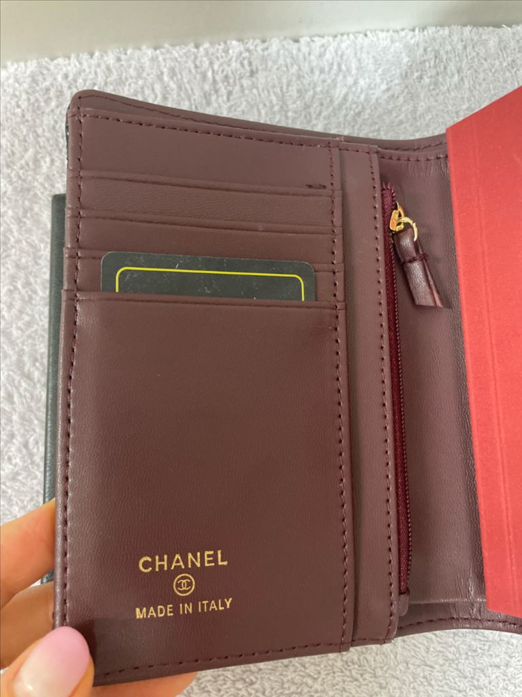 샤넬로고 여권지갑 이미지