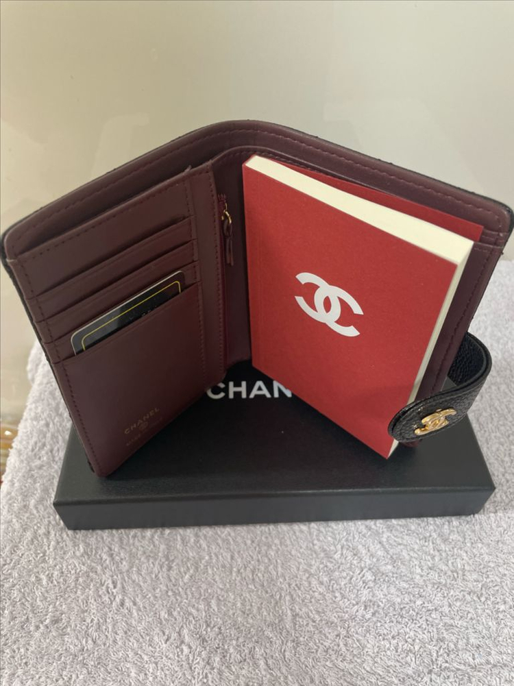 샤넬로고 여권지갑 이미지