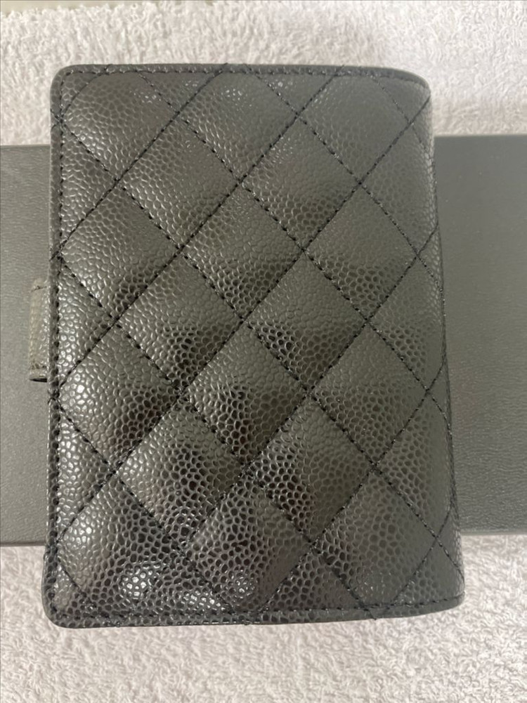 샤넬로고 여권지갑 이미지