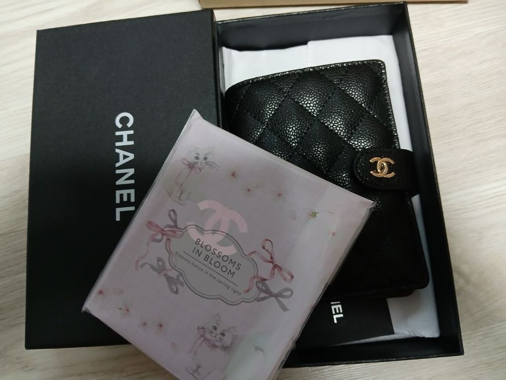 샤넬로고 여권지갑 이미지