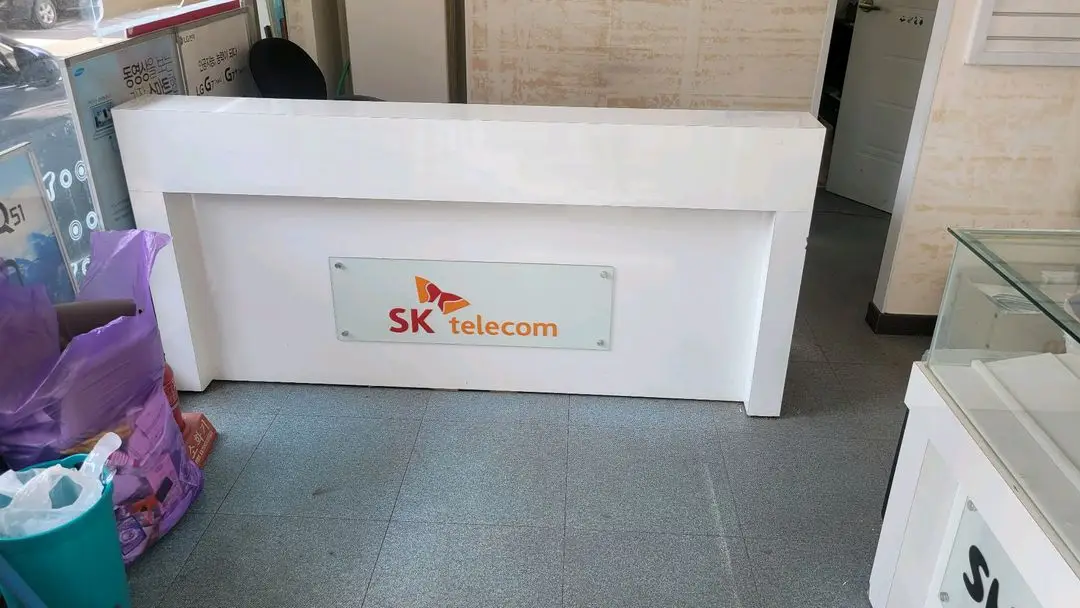 핸드폰매장 쇼케이스 유리진열장 인포데스크 이미지