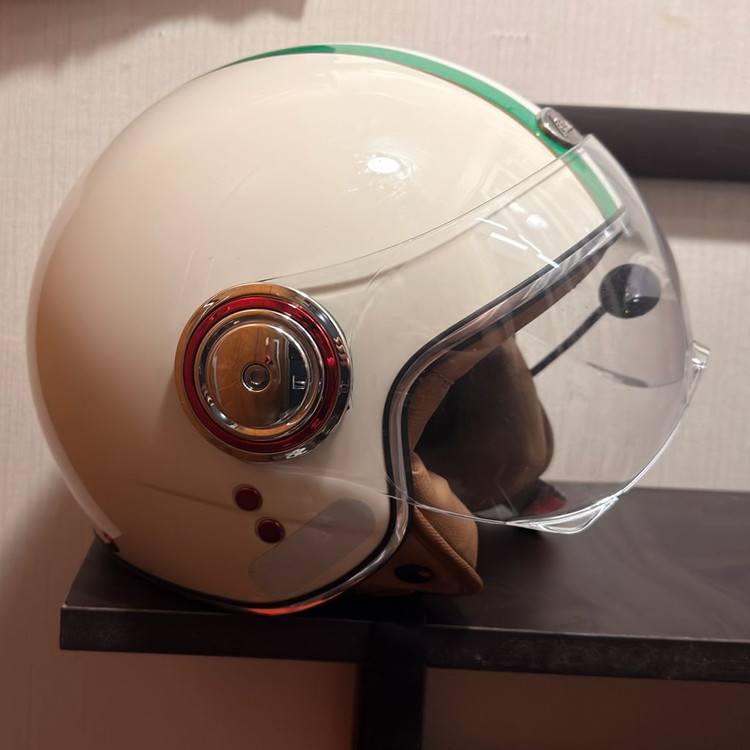 Beon 베온 반모 헬멧 사이즈 L 입니다. 이미지