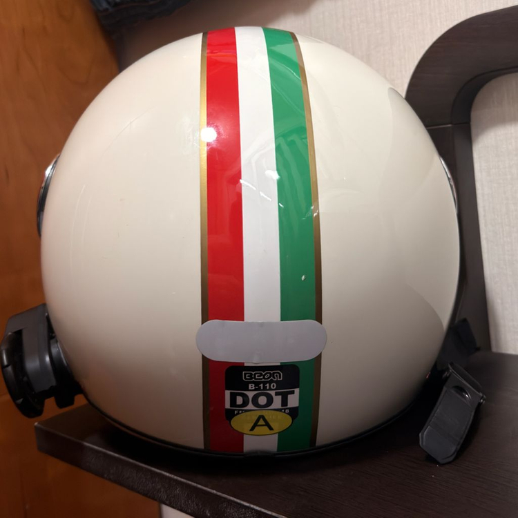 Beon 베온 반모 헬멧 사이즈 L 입니다. 이미지