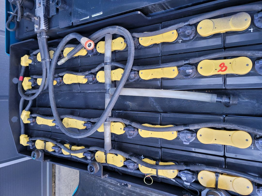 신차급 스미토모 2톤 복합형 전동지게차 판매 이미지