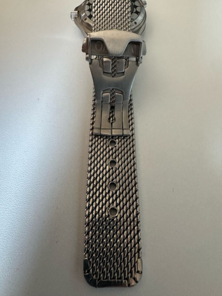 오메가 씨마스터 300 시계 제임스 본드 탄생 60주년 기념 이미지