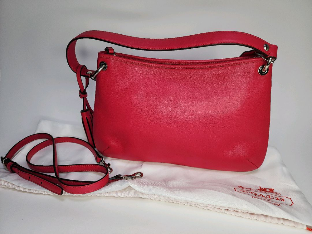 코치 핑크색 가죽 크로스백 이미지