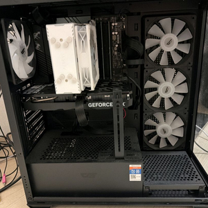 고사양 컴퓨터 + 모니터 이미지