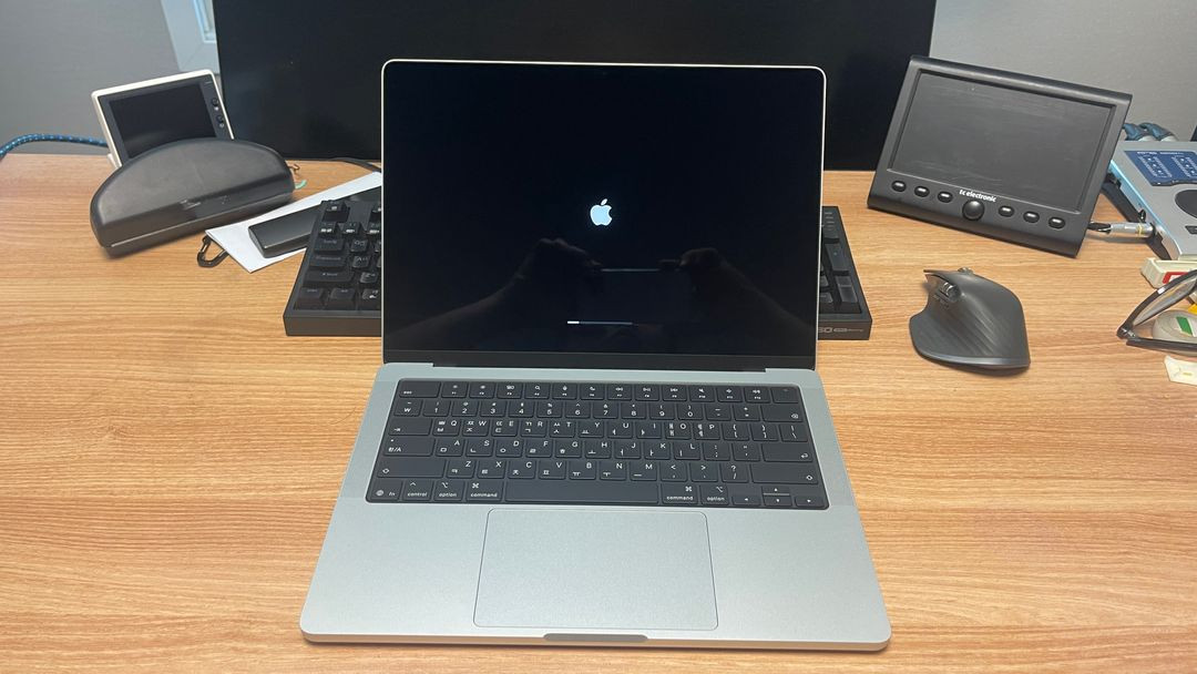 MacBook Pro 14인치 M5 Pro 18CPU 20GPU 24GB 1TB (Full Chip) 이미지