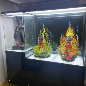 홍제 쇼케이스 스테츄 장식장 팝니다. 레진 홍제 두트 더스틸 마뮤 마이뮤지엄 장식장 피규어 장식장 이미지