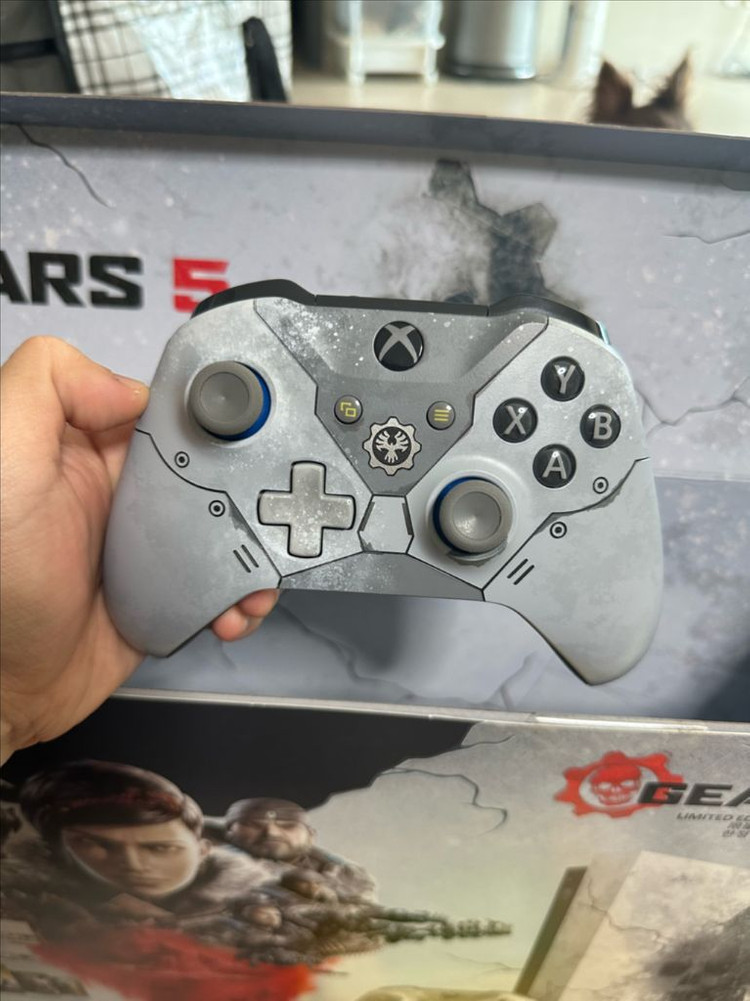 xbox one x 기어즈5 한정판 이미지