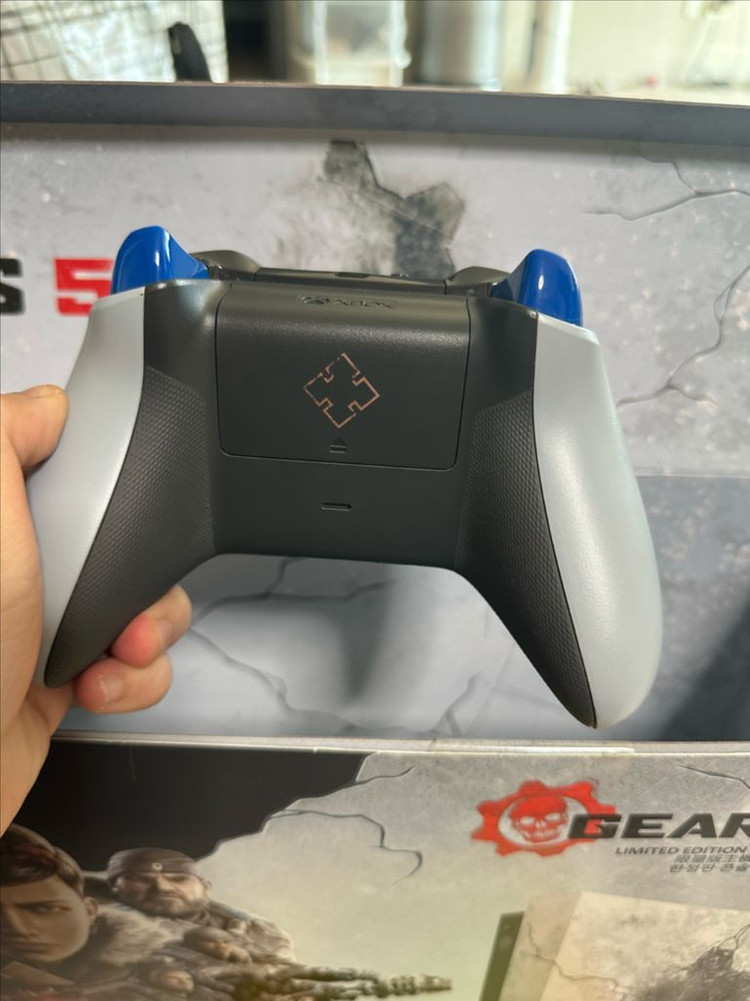 xbox one x 기어즈5 한정판 이미지