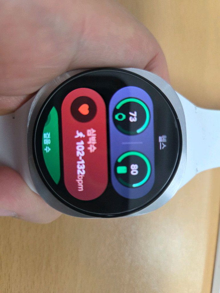 갤럭시 8 스마트 워치 40mm 화이트 밴드 이미지