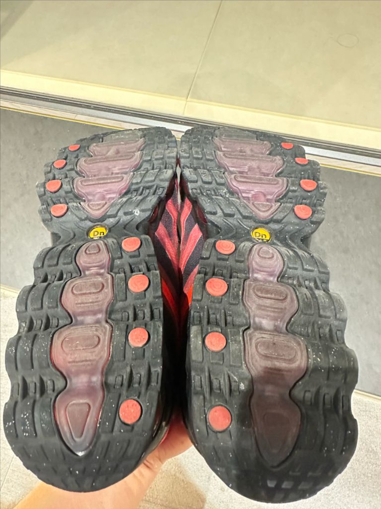 나이키 에어맥스DN8 275 레드 이미지