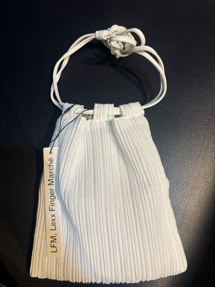 lfm accord crease cross bag white 크로스백 이미지