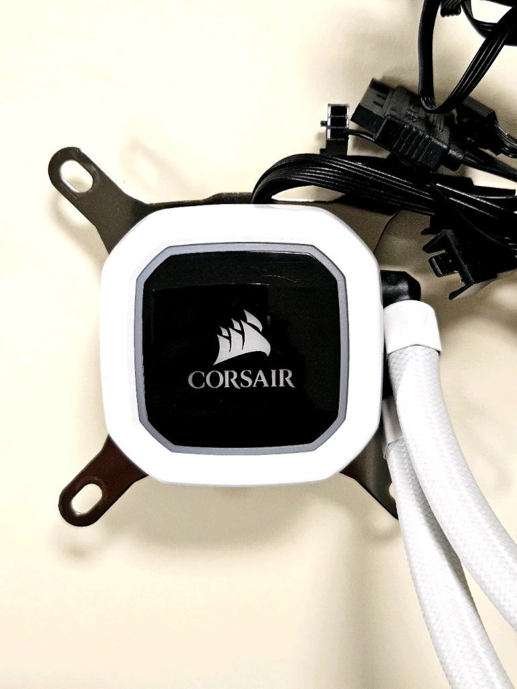 커세어 H100i RGB PLATINUM SE 수냉쿨러 이미지