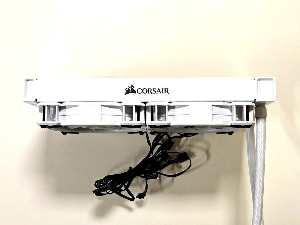 커세어 H100i RGB PLATINUM SE 수냉쿨러 이미지