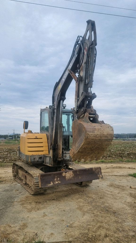 볼보02굴삭기 이미지