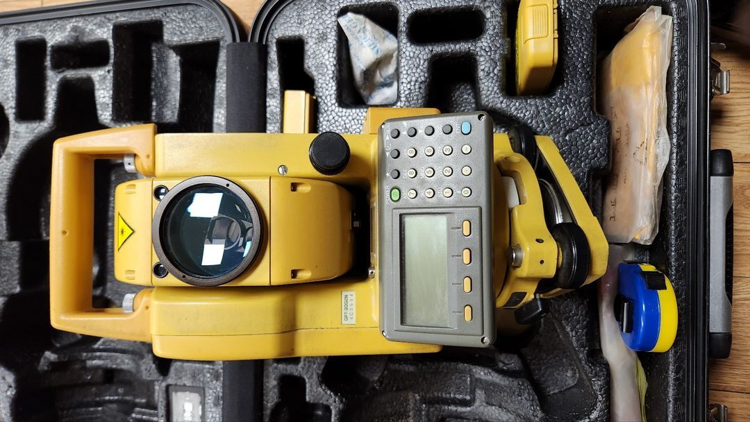 GPS 측량기 및 광파기 세트 이미지