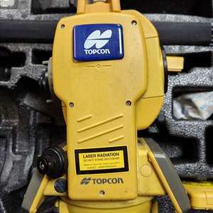 GPS 측량기 및 광파기 세트 이미지