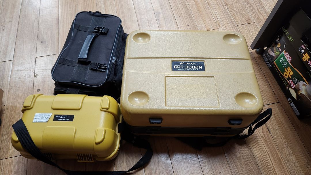GPS 측량기 및 광파기 세트 이미지