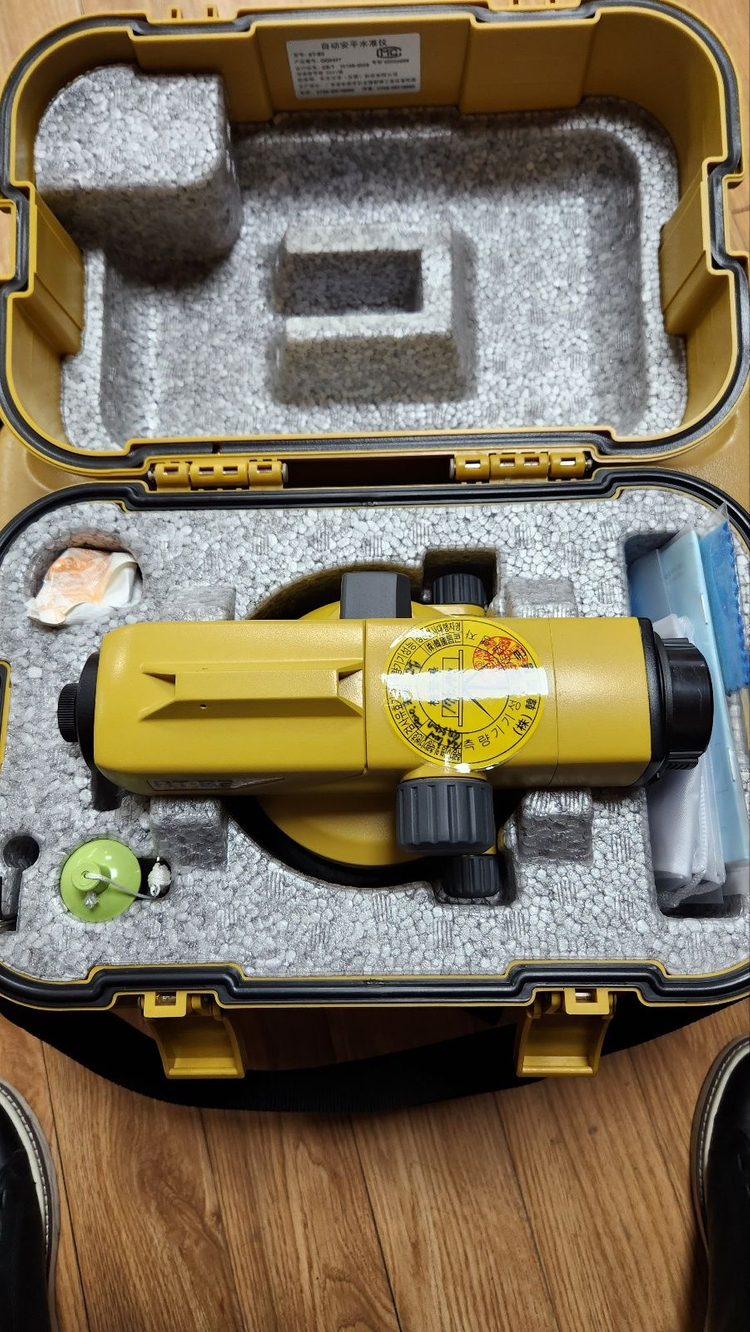 GPS 측량기 및 광파기 세트 이미지